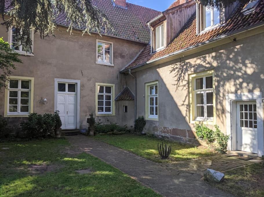 Haus Keppelborg: Zi Antonia Mit Kirchplatzblick Apartment Heek Exterior photo